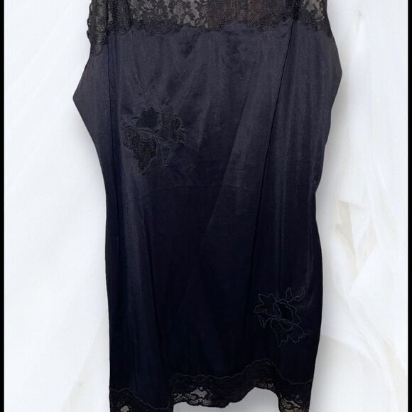Vintage 70’s Black Lace Slip - Picture 4 of 4
